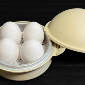 3COINSのコレで「毎日のゆで卵作り」が驚くほどラクに。火を使わず、殻もつるんと剥けちゃうよ