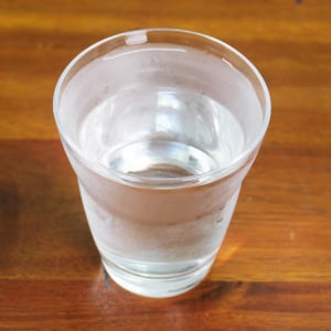 セブンイレブンで売ってた「食物繊維がとれる水」が「ラーメン屋とかにあるレモン水」だと話題に