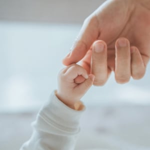 東京都が「合計特殊出生率」を0.96と発表。あわせて少子化にまつわる様々なデータを公表