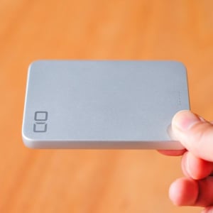 CIOの「スリムすぎるモバイルバッテリー」が本当に便利！日常づかいにはこれが最適だった