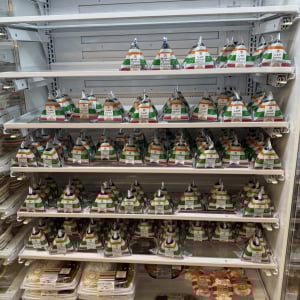 セブンイレブンでおにぎり100円などのスーパーセール開催中！　でも大阪・関西万博のセブンイレブンは値引きなしの通常価格