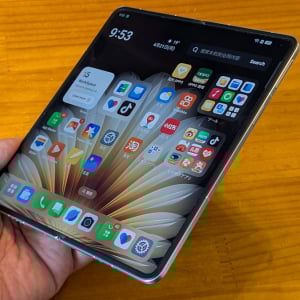 折りたたみスマホ「OPPO Find N5」がめちゃめちゃ薄かった