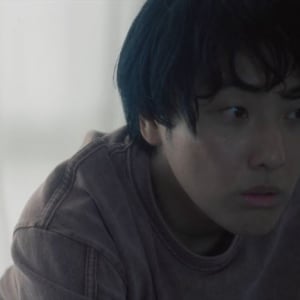 これは一体、なんの式だ？　近藤亮太監督✕くるむあくむ共同脚本の参列型ホラー『〇〇式』　新たな予告編が解禁［ホラー通信］