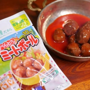 石井食品「イシイのおべんとクン ミートボール」は子どもだけのグルメじゃあないッ！ タバスコかけて食べるとウマイらしい