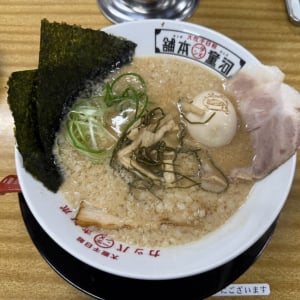 【大阪・関西万博】「大阪の『お得文化』で勝負」！　替玉・キムチ・揚げにんにく無料の河童ラーメン本舗