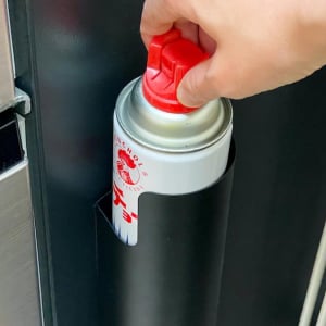 出番は多いけど、見せたくない。山崎実業の新作が「スプレー缶収納」のベストアンサーだった