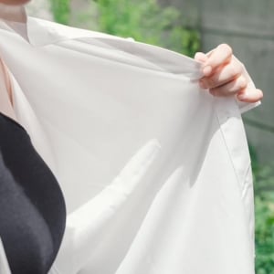 絶対にベタベタしたくないときに重宝する「着るUV対策アイテム」3選