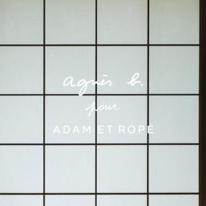 「ADAM ET ROPE’ × agnès b.」2025年春夏コラボ企画第2弾としてロゴTシャツが登場