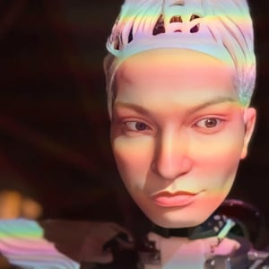 音楽家の渋谷慶一郎が最新の人型ロボット「アンドロイド・マリア」を発表