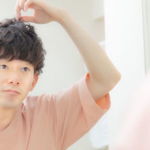 「自毛植毛」人気の理由とは？芸能人の影響から技術進化まで徹底解説