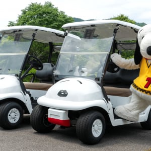 【軽井沢】スヌーピーのゴルフカートが尊い…！“PEANUTS”の世界に浸れるリゾートにドッグパークが新登場