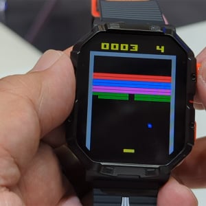 Atariの名作レトロゲーム4タイトルが遊べるスマートウォッチ「Atari 2600 : My Play Watch」がライセンシングジャパンに出展 日本でも販売されるかも？