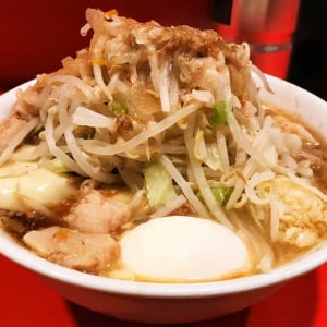 ラーメン二郎が「20分以内の飲食」をお願い / 食事が遅い客への対処「ロット乱れたりお店としても困っています」
