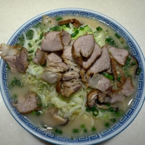 【鹿児島グルメ】ときどき無性に食べたくなる他店にはない味　昭和25年創業の老舗ラーメン「こむらさき」