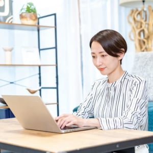 「週末だけ」で始める！会社員向けサイト副業のリアル