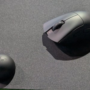 Razerがエルゴノミクス形状のeスポーツ向け軽量ワイヤレスマウスの新モデル「DeathAdder V4 Pro」を発売へ