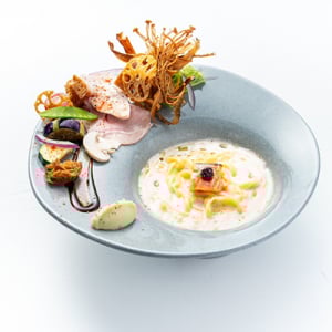 【東京都世田谷区】“食べる芸術”を一杯に！フレンチラーメン「サーモンnoodle三軒茶屋」オープン