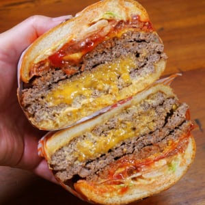 お相撲さんになりたい！ でも修行したくないでござる！ だったらバーガーキングの日本相撲協会公認バーガーを食べればイイじゃない
