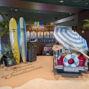約200gのホットドッグやルーベンサンドでアメリカ旅行気分！一周年の「1955 東京ベイ by 星野リゾート」で夏を満喫