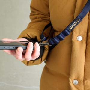 一日中つけていても“快適”な「理想のスマホショルダー」を使って、身軽なおでかけを体験してみない？