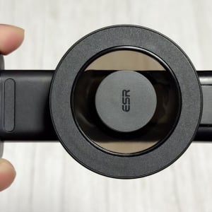 「動画視聴中のスマホの置き場」問題は、コレで解決。旅先にも連れていきたい理由がある