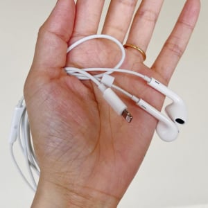 6年ぶりに「EarPods」へ出戻り。ワイヤレスイヤホンをやめて、解消された3つのストレス