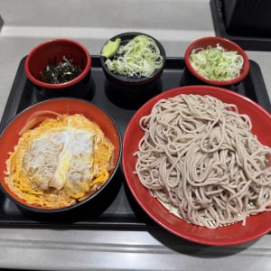 これをこうやってこうして食べるとうまい / 名代富士そば「もりそばとミニかつ丼セット」