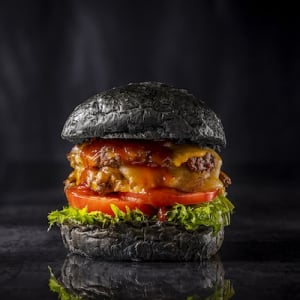 【東京都江東区】ダブルツリーbyヒルトン東京有明で黒ジビエバーガー＆秋スイーツが期間限定登場！