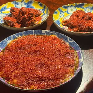 「味噌とんちゃん」で人気の焼肉酒場、愛知3店舗で激辛「地獄ホルモン」提供開始