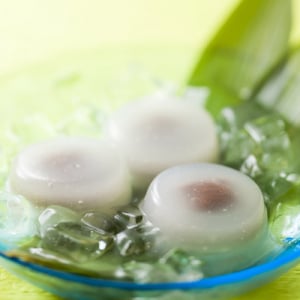 【静岡県伊東市】伊東駅前の老舗和菓子店がひんやり涼やかな「水まんじゅう」3種を夏期限定で実演販売