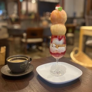 【糸島市・白糸】美の巨塔現る！ まるごと桃パフェが映えすぎる「Cafe lily（カフェリリー）」【ガジェ通糸島編集部】