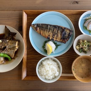 【福岡市・西浦】漁港の目の前の名店「かずら」で、ふわパリ塩サバ＆ぷるぷる煮魚を楽しむ【ガジェ通糸島編集部】