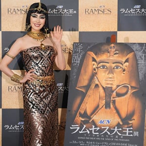 ラムセス大王展にエジプト王妃なアンミカ 降臨！ ファラオたちの黄金や芸術品を超えるほどの美貌に来場者も拍手　来場者15万人突破し7/31までプレゼントも