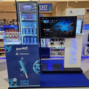 ドバイで食べられる「青い電撃が僕を責める」味！実はPlayStationとの公式コラボだった
