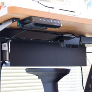 山崎実業のコレでデスクまわりの「電源ゴチャゴチャ問題」が解決！挿し替えもスムーズで快適だよ