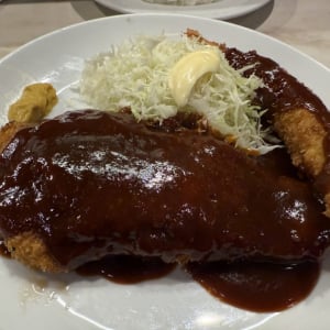 【大阪グルメ】デミグラスソースで食べる極上トンカツ！中加賀屋の行列店「ニューとん助」