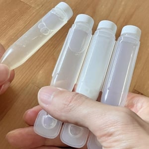 ダイソーで見つけた「詰め替えチューブ」があれば、お気に入りを“使い切れる量”で持っていけるよ