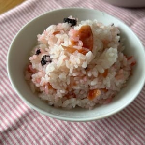 材料2つ、夏バテでも箸が止まらない「さっぱりズボラ梅ごはん」。こんなに簡単でいいんですか…？