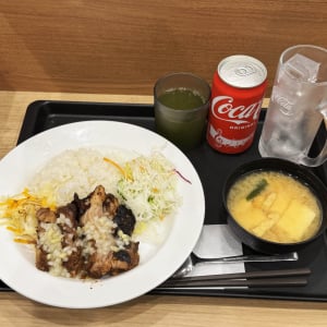 松屋の店舗限定ジャマイカ料理「ジャークチキン」はこうして食べると良い