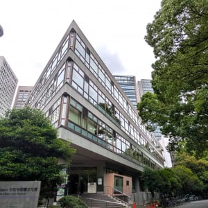 障子越しの緑を眺め、本と過ごす─東京都『日比谷図書文化館』【ぶらり、図書館めぐり】
