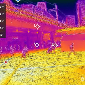iPhoneのサーモグラフィカメラで灼熱の東京・銀座を撮影した結果 / その温度に衝撃をうける