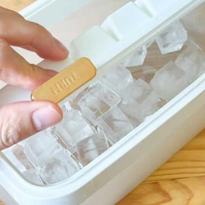 あの地味なストレスがゼロに。Amazonで出会った製氷皿で、氷づくりが楽しみになりました