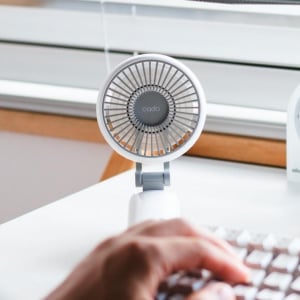 「あのデザイン家電ブランドの爆風ハンディファン」が良すぎて即購入。家でも外でも大活躍してるよ