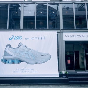 人気レディースファッションブランド「emmi」と「ASICS」のコラボスニーカーに新作登場　島崎遥香さん、古畑星夏さんのスニーカーコーデも