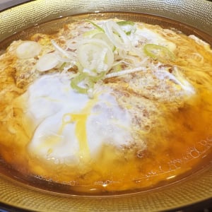 富士そばのカツ丼とラーメンが融合した「極かつとじラーメン」を食べた結果