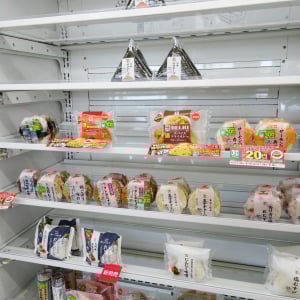 【地震・津波】青森県内のコンビニが客に告知 / 店へ配送ストップ→ 数時間遅れで到着→ しかし在庫少なく
