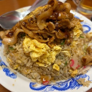 肉玉炒飯が大人気の町中華“新御茶ノ水 萬龍”の2500円コースが最強！