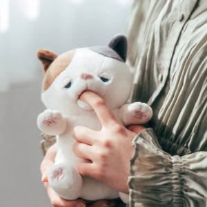 指を入れるとクセになる。新感覚ロボ「甘噛みハムハム」が尊い…