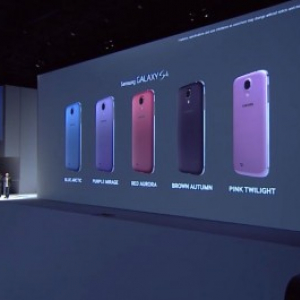 Samsung、Galaxy S 4の新色“Blue Arctic”、“Purple Mirage”、“Red Aurora”、“Brown Autumn”、“Pink Twilight”を発表