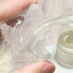セリアで見つけたコレがあれば、自分で「使い切りサイズのシャンプー」を作れちゃうんです